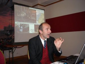 Prof. Dr. Eichenberger beim Vortrag
